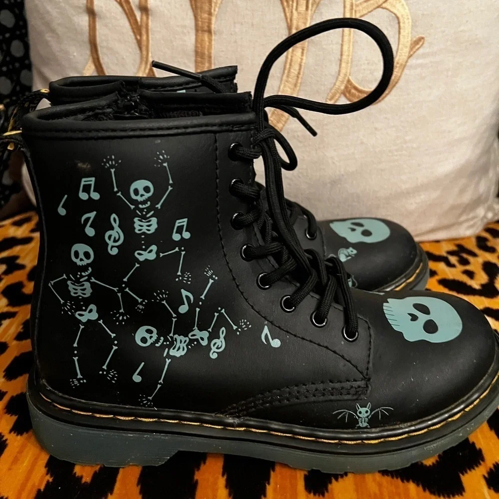 DR. MARTEN Kids Glow in the Dark Skeleton Combat Style Boots Skelly Print Hydro
